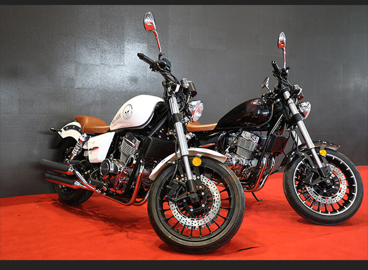 兴邦双缸油冷重机摩托车双缸水冷电喷太子款式燃油摩托车