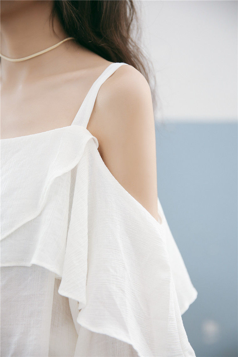 237# 实拍秋季新款 荷叶边露肩一字领吊带上衣甜美喇叭袖雪纺衫