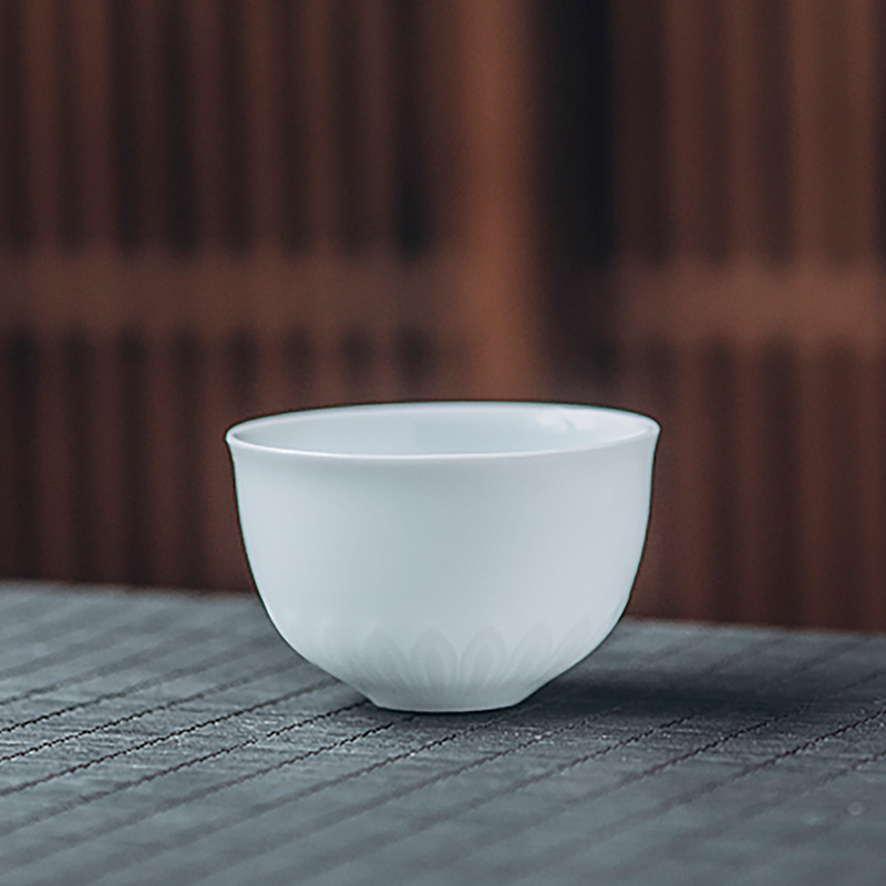 Jingdezhen flagship store ceramic cups shadow celadon manual carving masters cup household contracted sample tea cup in use