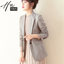 Plaid small suit jacket female chic display slim temperament fashion 2022 new tide Spring and autumn casual Western clothes female blouses