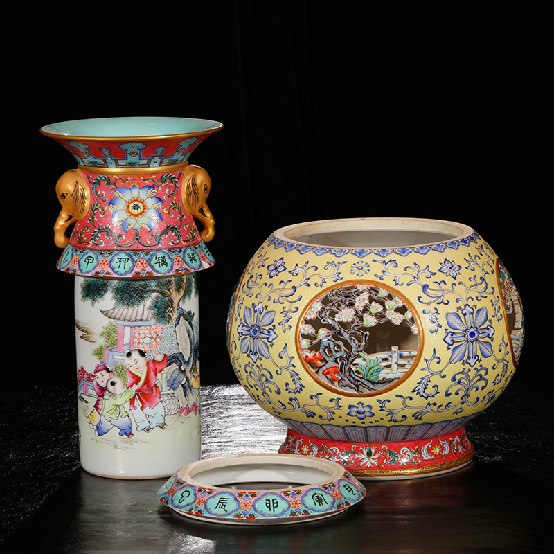 Yang Shiqi ceramic qianlong palace type and name pastel hollow - out medallion flowers lines like ears heart bottle