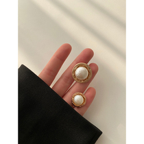 YOMOSTUDIO small scent gentle wind metal button creamy pearl coarse flower Coat Sweater Woman Decorative buckle