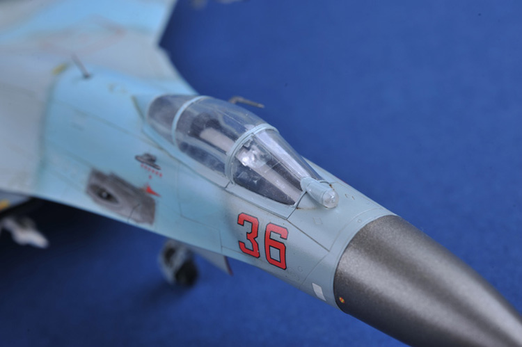 小号手拼装模型 1/72苏-27战斗机 空中手术刀事件36号机 01661