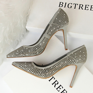 516-78 European and American wind fashion show thin suede high-heeled shoes lighter point diamond hollow out nightclubs 