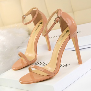 The 126-10 European and American wind with patent leather fashion ultra-high peep-toe one word with sandals in the summe