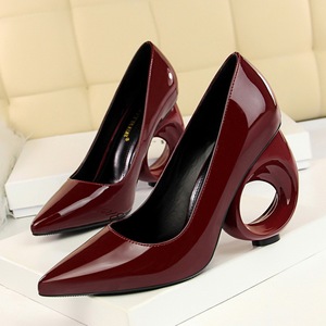 600-1 the European and American wind fashion sexy nightclub show thin heels hollow out with paint shallow mouth pointed 