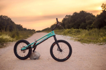 2019 BREETH carbon fiber competition blue vehicle