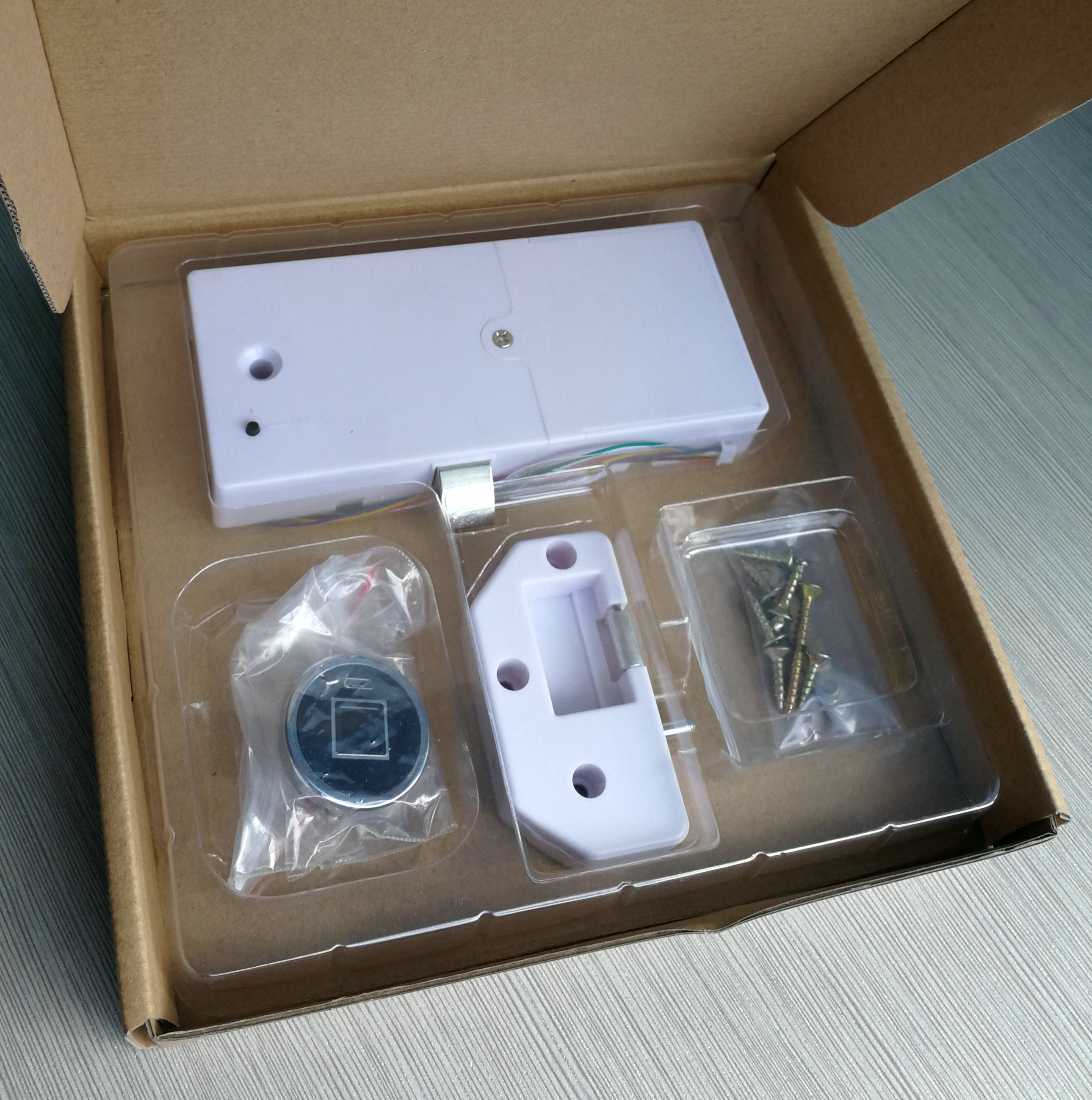 抽屉锁打开了没有钥匙怎么锁上_抽屉锁打开方法_抽屉锁打不开