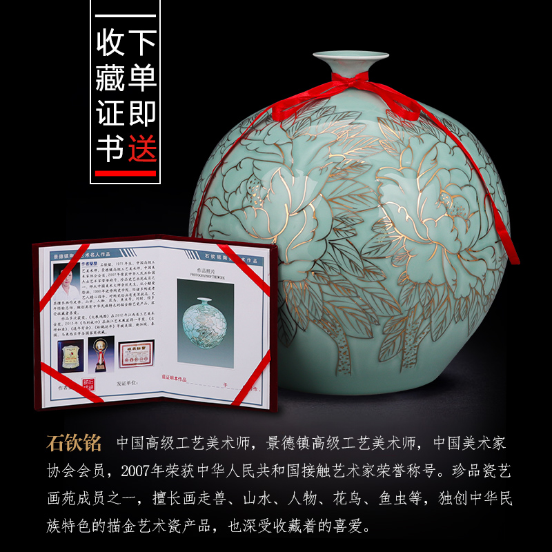 The Master of jingdezhen ceramics hand - made vases large creative green relief paint pomegranate bottles of sitting room adornment is placed