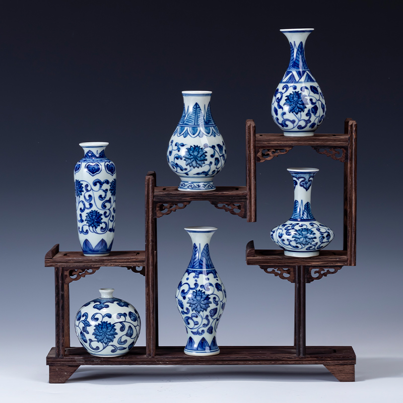 The Mini blue and white porcelain of jingdezhen ceramics characteristic small flowers flower arrangement bottled water furnishing articles tea table of Chinese style household decoration