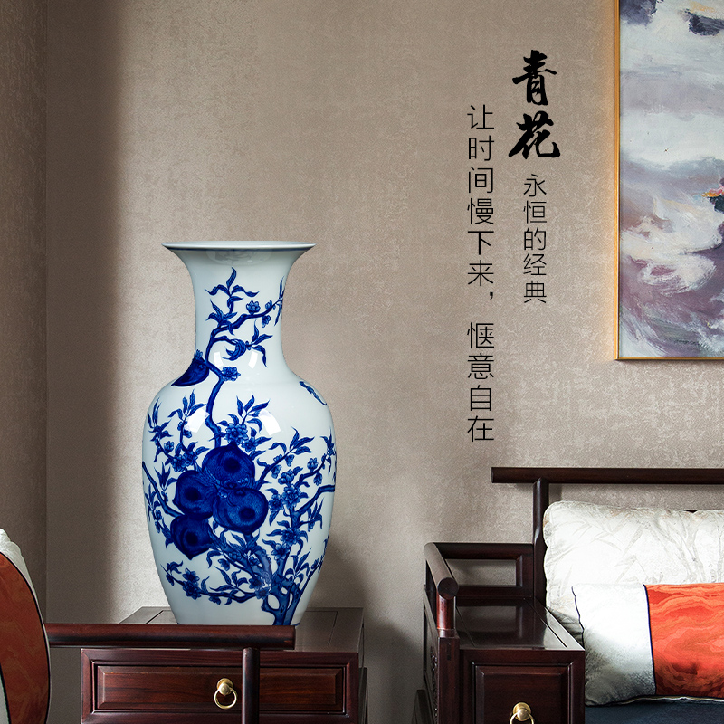 Jingdezhen ceramics archaize qianlong vase furnishing articles sitting room of Chinese style household flower arrangement of blue and white porcelain porcelain decoration