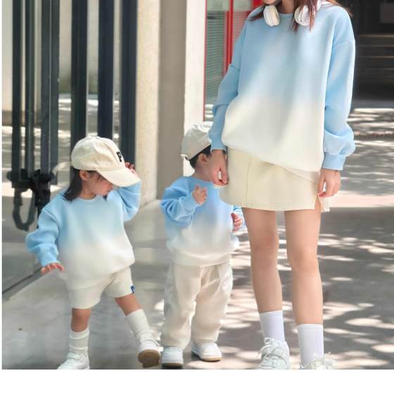 Gradient parent-child clothing autumn sweatshirt family of three family decoration long sleeves fresh loose children mother and child mother and daughter clothing
Gradient parent-child clothing autumn sweatshirt family of three family decoration long sleeves fresh loose children mother and child mother and daughter clothing