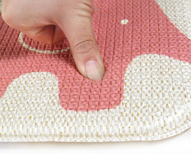 pvc爬行垫epe即聚乙烯发泡棉,又称"珍珠棉",日常生活中是很多见的