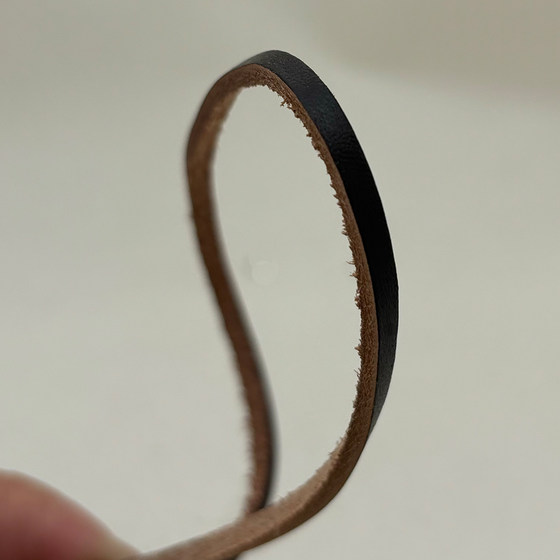 DIY 가죽 로프 정품 가죽 로프 소 가죽 밧줄 목걸이 밧줄 수제 보석 액세서리 재료 플랫 3mmx2mm 카우 히드 로프 DIY 가죽 로프 정품 가죽 로프 소 가죽 밧줄 목걸이 밧줄 수제 보석 액세서리 재료 플랫 3mmx2mm 카우 히드 로프