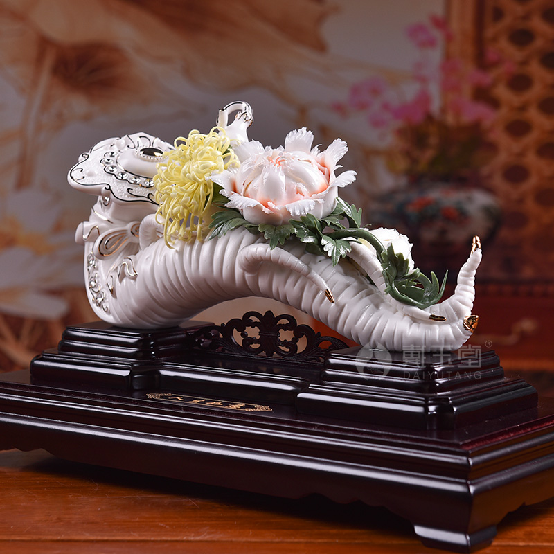 Yutang dai ceramic flower furnishing articles home sitting room TV ark, wine porch is decorated handicraft/peace