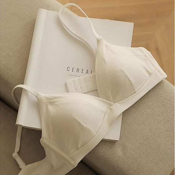 Thin pure cotton mulberry silk French triangle cup underwear girl small breasts gathered antibacterial flat breasts without steel ring bra
Thin pure cotton mulberry silk French triangle cup underwear girl small breasts gathered antibacterial flat breasts without steel ring bra