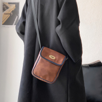 Retro leather flip mobile phone bag vertical leather trendy mens diagonal bag outdoor riding back satchel small bag 2023