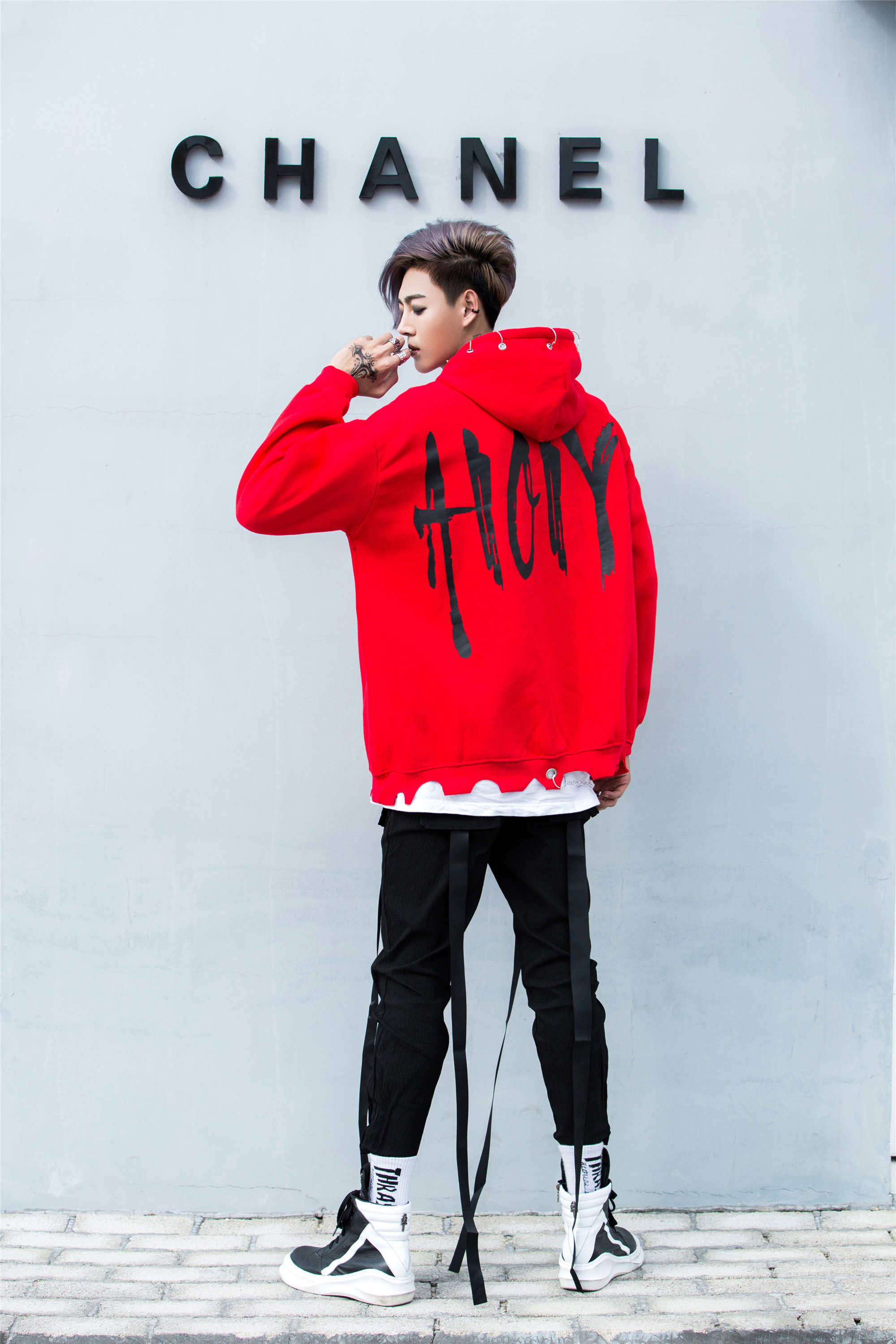 2018春装新款金属装饰圆环卫衣潮男印花连帽卫衣 情侣卫衣f75