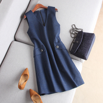 High-end temperament autumn and winter mix and match stacked deep V-neck design side pocket wool clip point vest skirt dress female