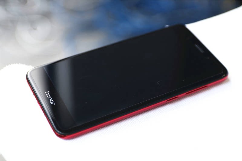 荣耀v9play魅焰红,有的不仅是颜值