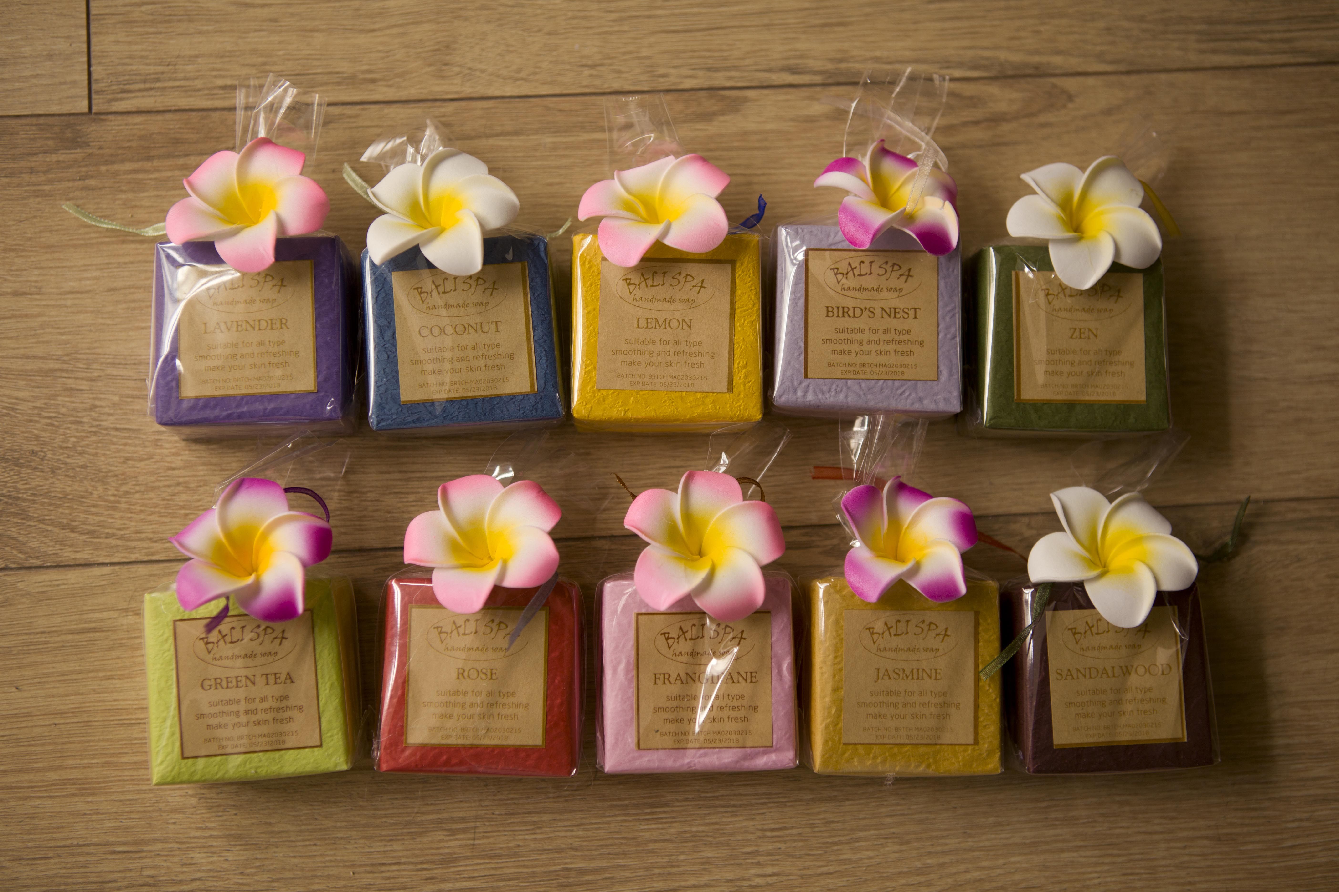 巴厘岛特产美娜多鸡蛋花香薰精油手工皂独立包装100克精美礼物