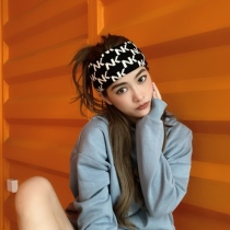 South Korea Thickened Knit Ultra Wide Hair Band Temperament Stylish Hair Hoop Womens Autumn Winter Out of the Net Red Bauding Headscarf