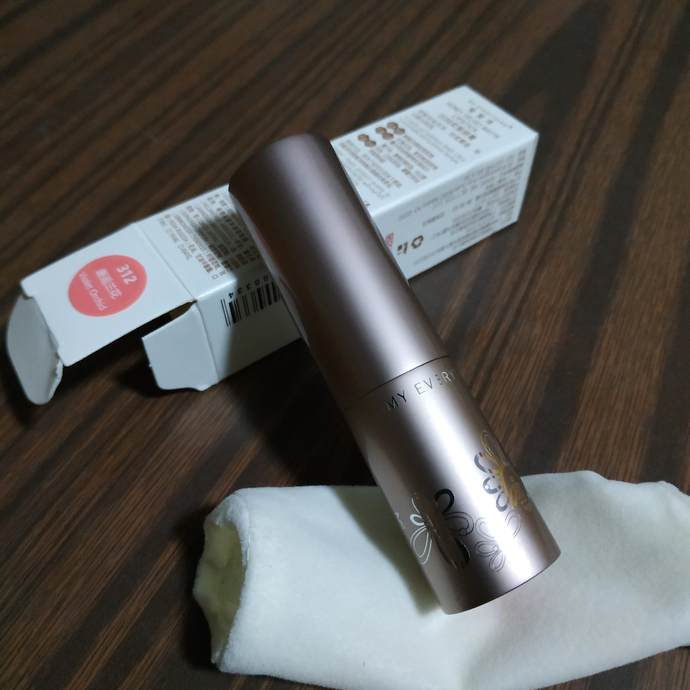 蜜蜜淳丝柔蜜唇膏做工精美 拿在手里很有质感(邂逅兰花色口红)_in榜 蜜蜜淳丝柔蜜唇膏做工精美 拿在手里很有质感(邂逅兰花色口红)