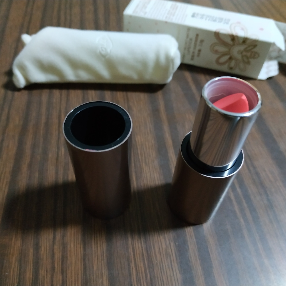 蜜蜜淳丝柔蜜唇膏做工精美 拿在手里很有质感(邂逅兰花色口红)_in榜 蜜蜜淳丝柔蜜唇膏做工精美 拿在手里很有质感(邂逅兰花色口红)