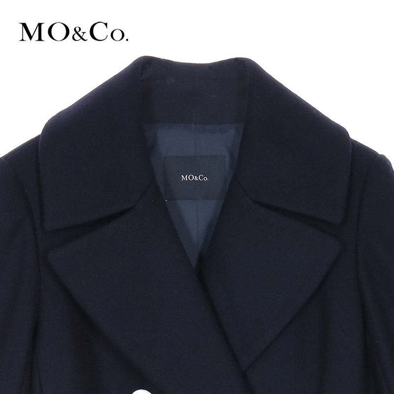 MO&Co.长线条大翻领错位喷漆纽扣A型毛呢大衣MA1631OVC01 moco产品展示图1