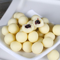Baby and mother like to eat blueberry sandwich milk beans authentic Inner Mongolia cheese adorable little funny snacks