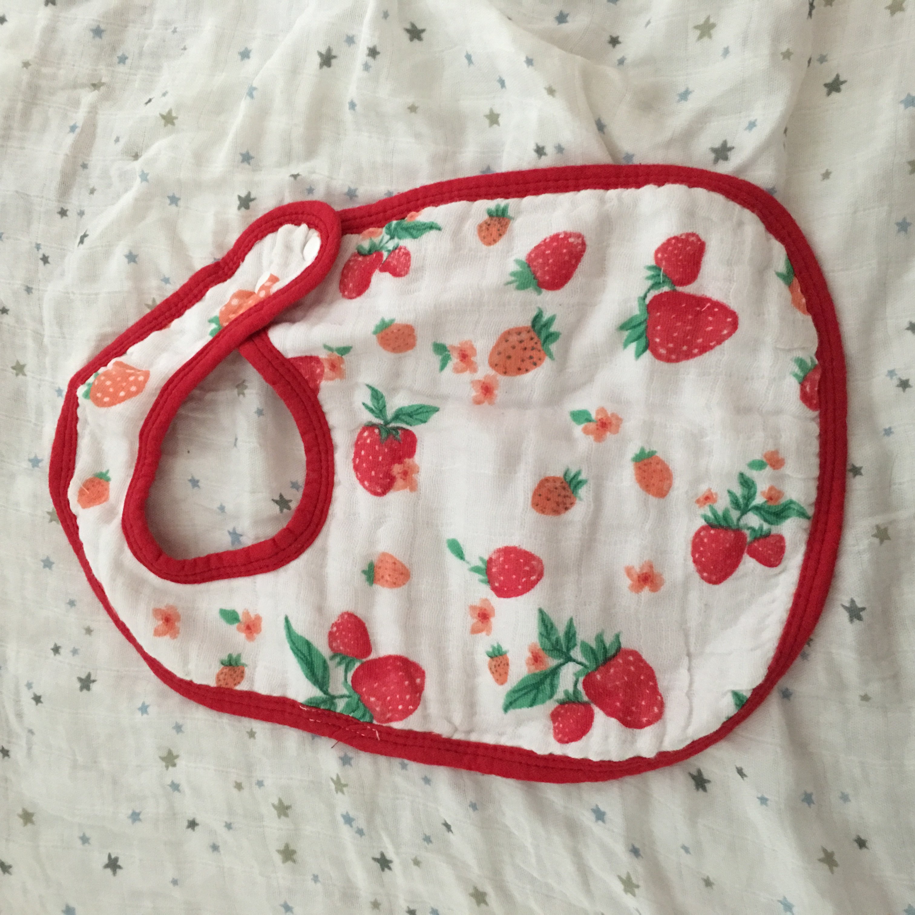 小木马四层muslin棉纱布宝宝 三粒扣围兜 婴儿口水巾 婴儿围兜