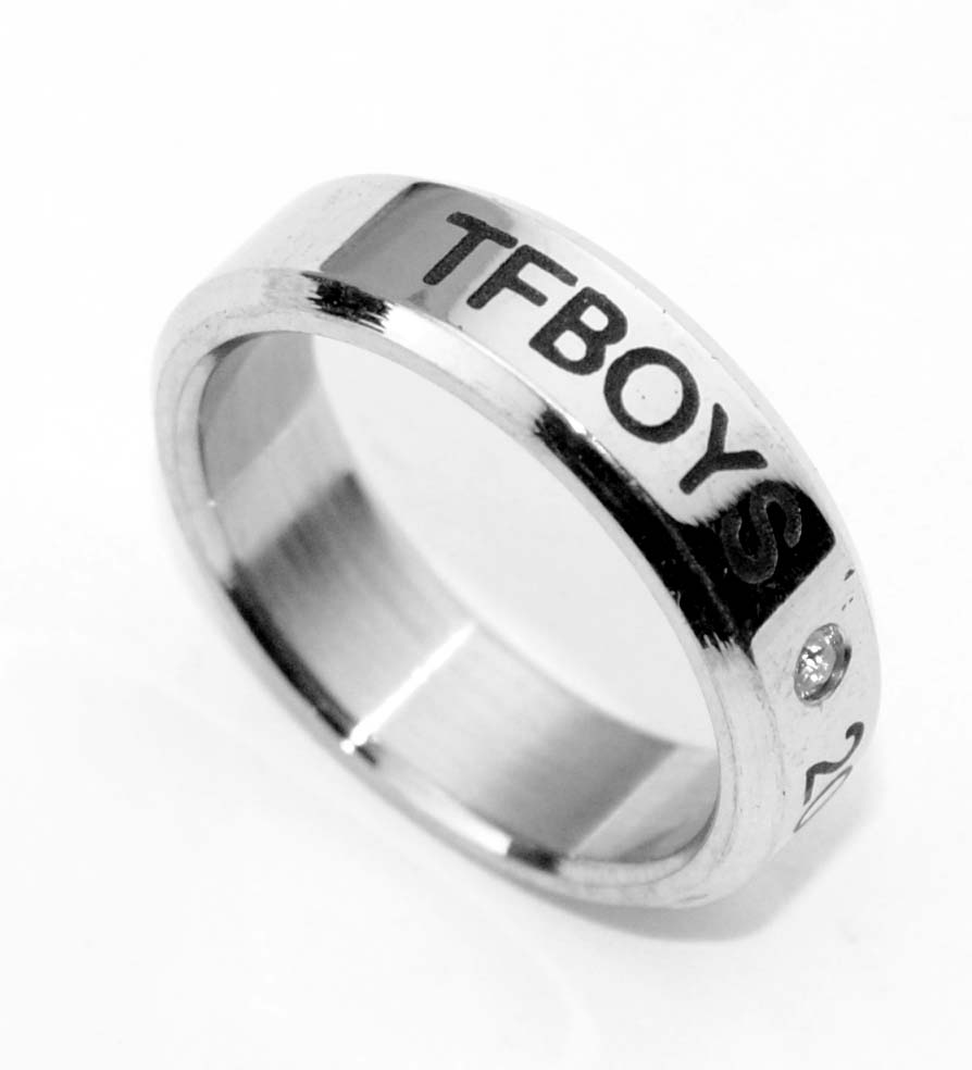 tf家族王俊凯王源易烊千玺同款tfboys四叶草钛钢镶钻戒指