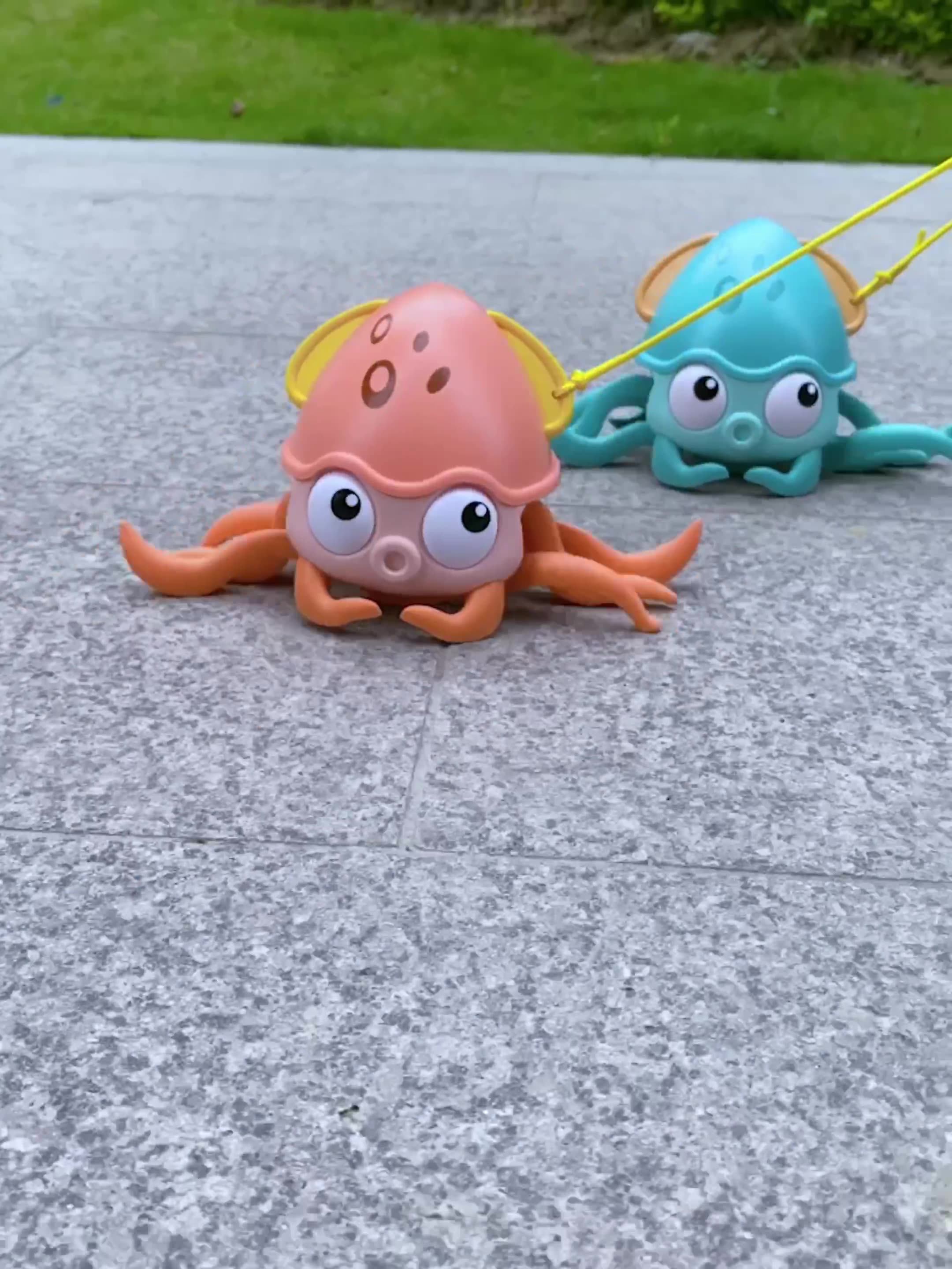 跨境热门牵线章鱼玩具八爪鱼翻转翻面发条戏水洗澡水上公园玩具