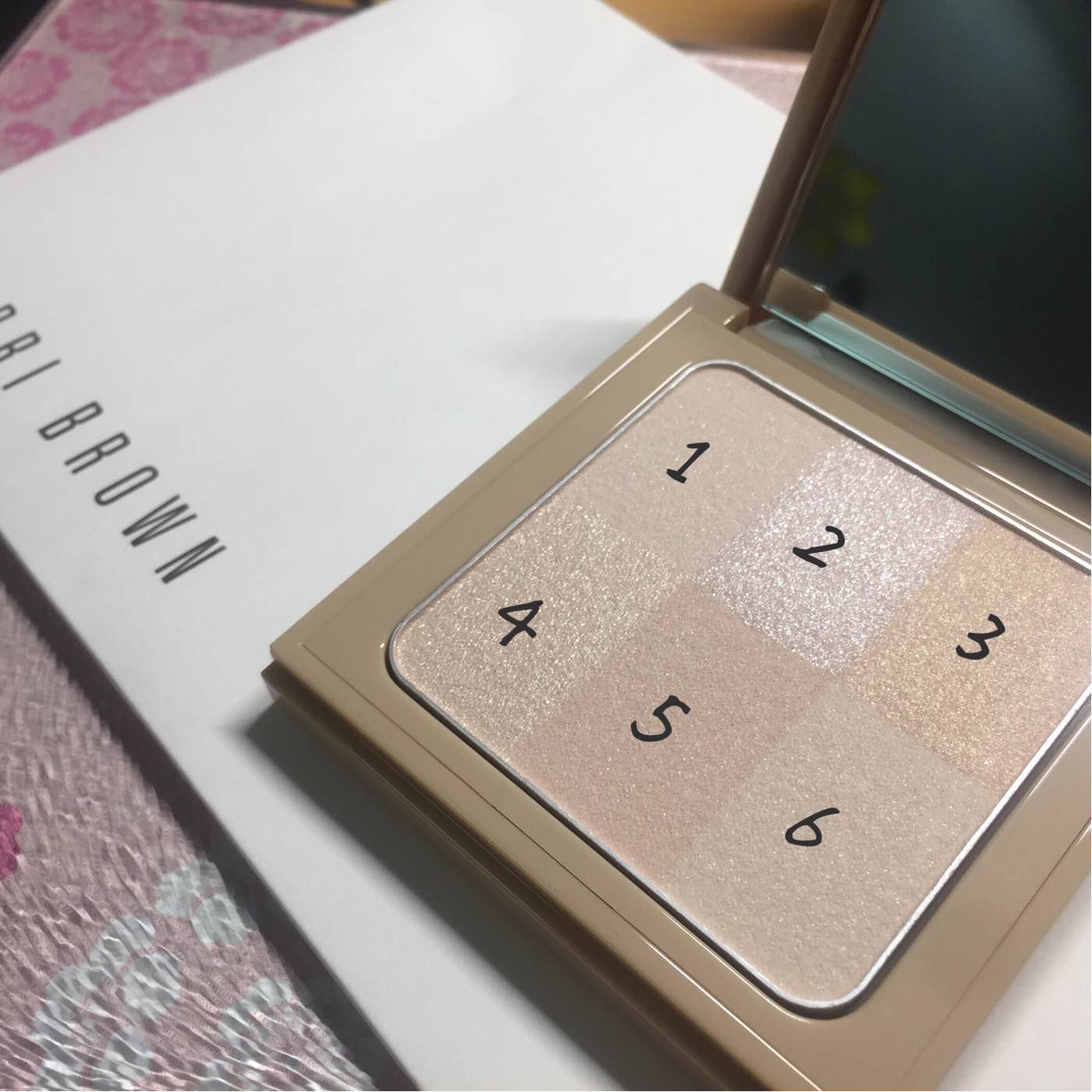 芭比波朗 裸色光影蜜粉饼好用吗什么牌子哪个国家的,亲自使用体验(以名人之名同款),第5张 芭比波朗 裸色光影蜜粉饼好用吗什么牌子哪个国家的,亲自使用体验(以名人之名同款),第5张