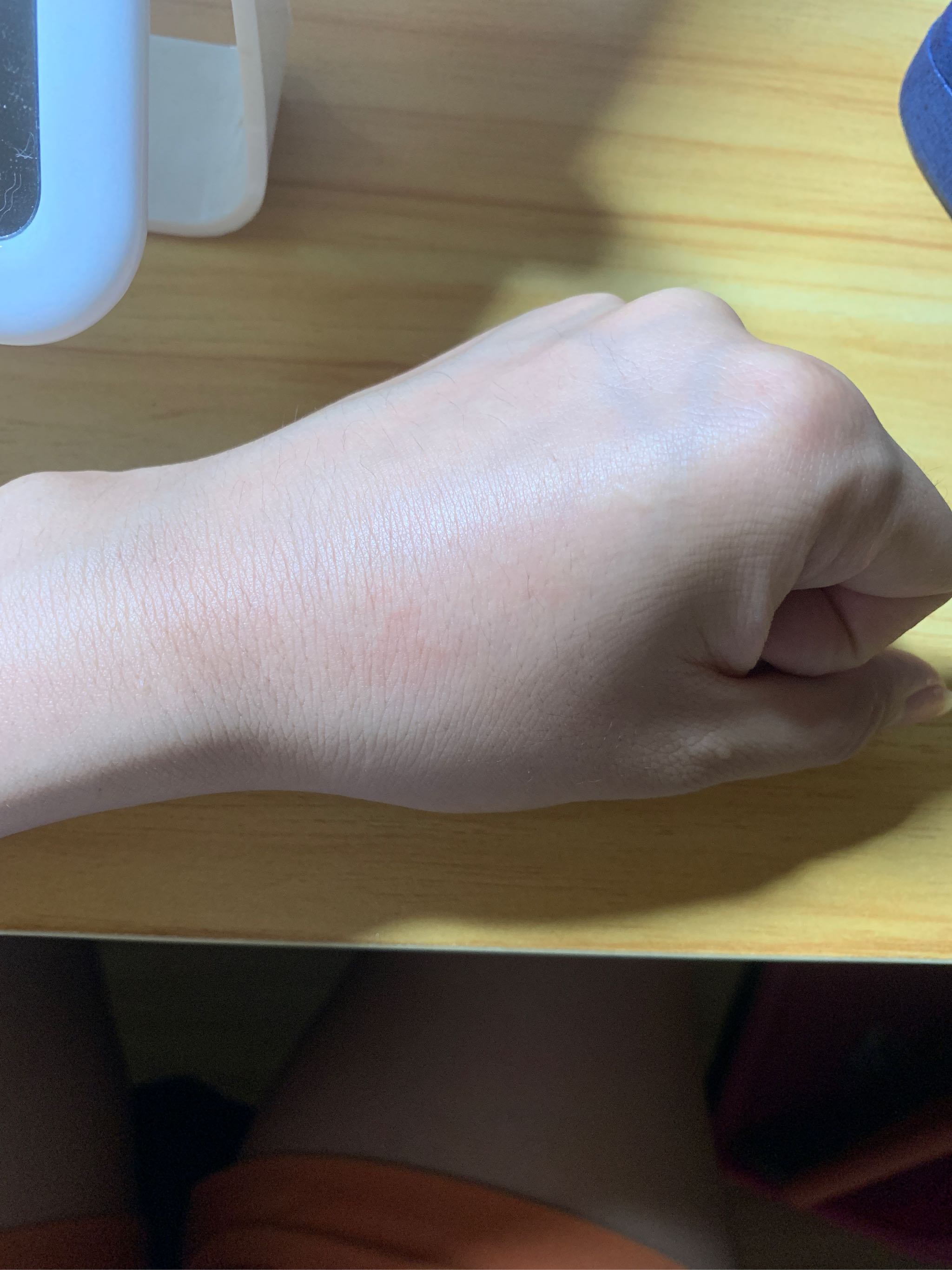本人黑黄皮试色初修轻烟精油唇膏 清风挽心色号_in榜 本人黑黄皮试色初修轻烟精油唇膏 清风挽心色号