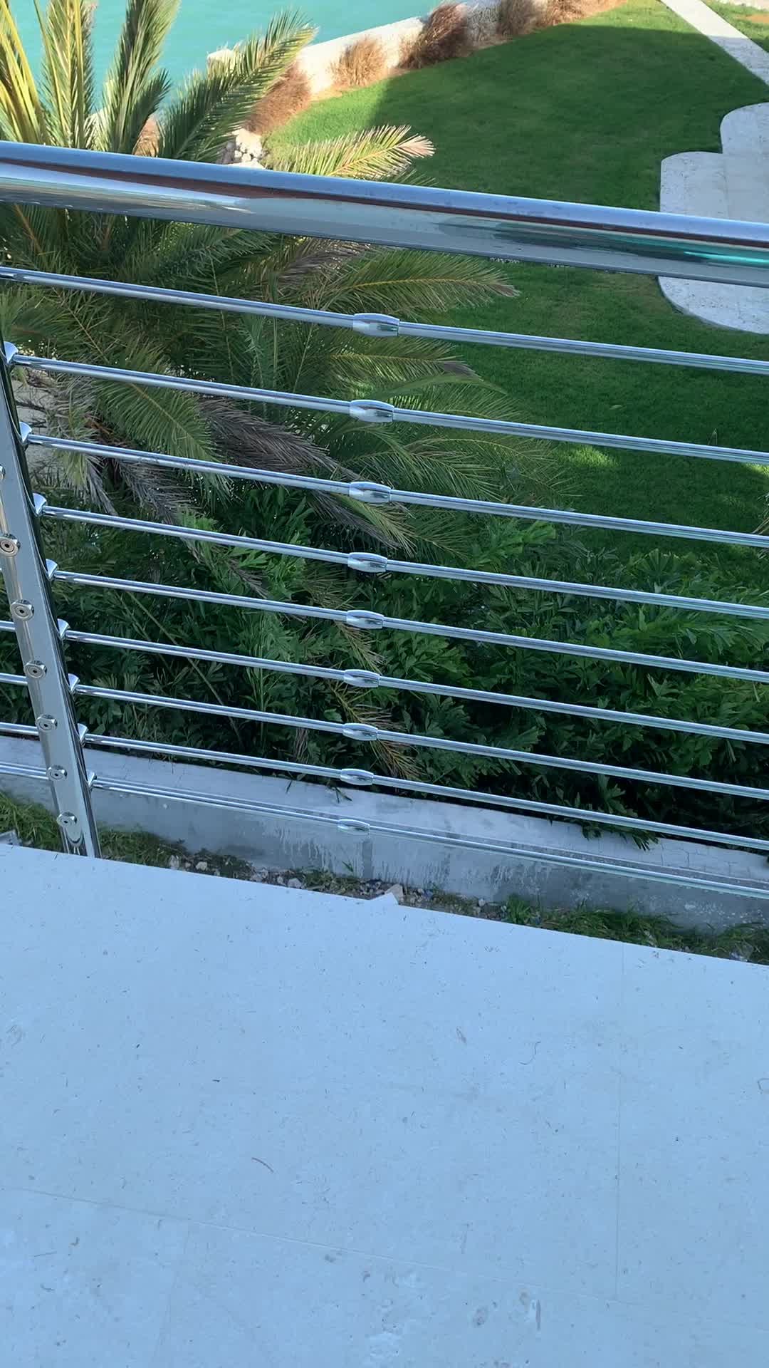 现代不锈钢电缆栏杆钢丝钢栏杆设计的阳台