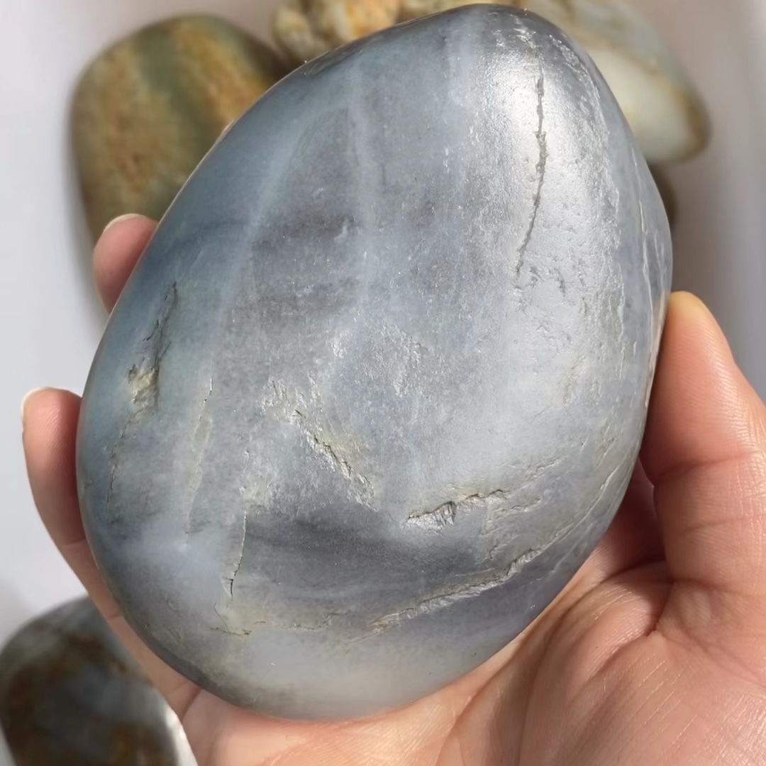 442克天然玉石和田玉籽料原石青花圆润摆件籽雕刻作料包邮手把件