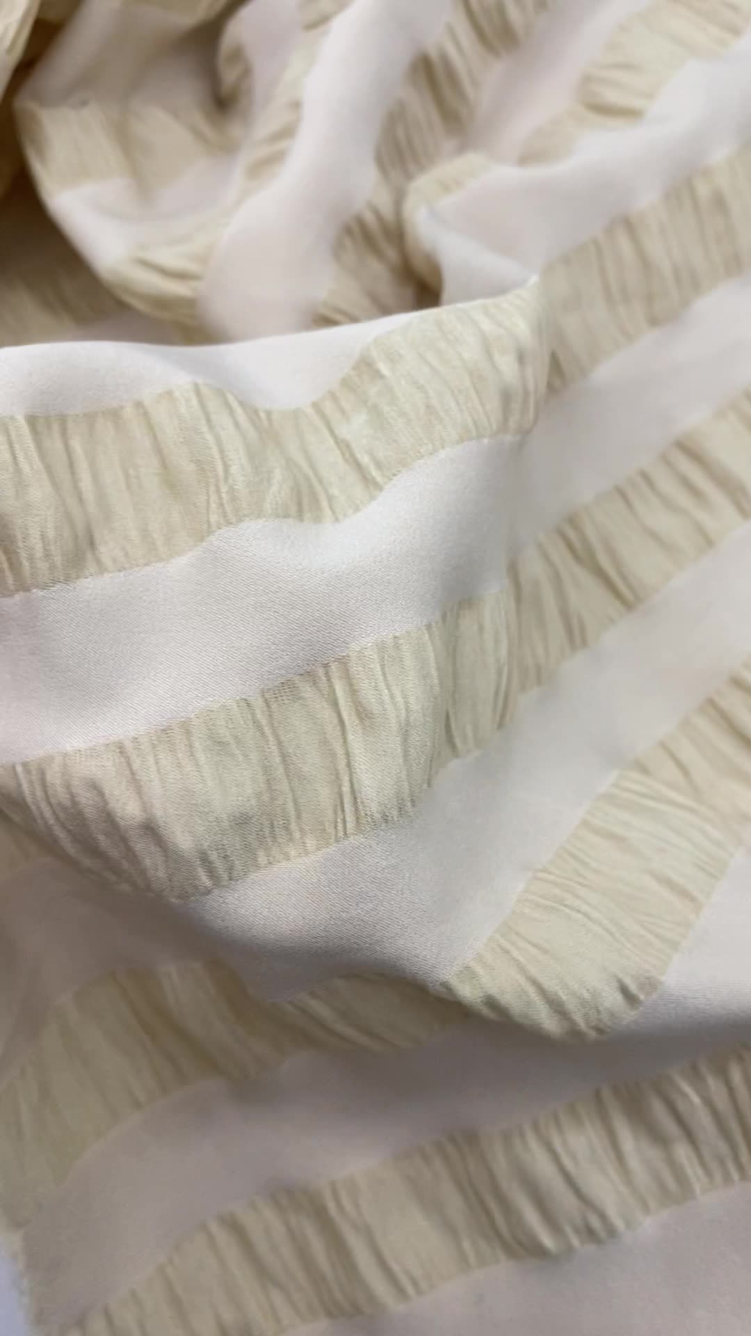 泡泡褶皱布弹力梭织条纹时装面料提花条纹法式连衣裙童装布料现货