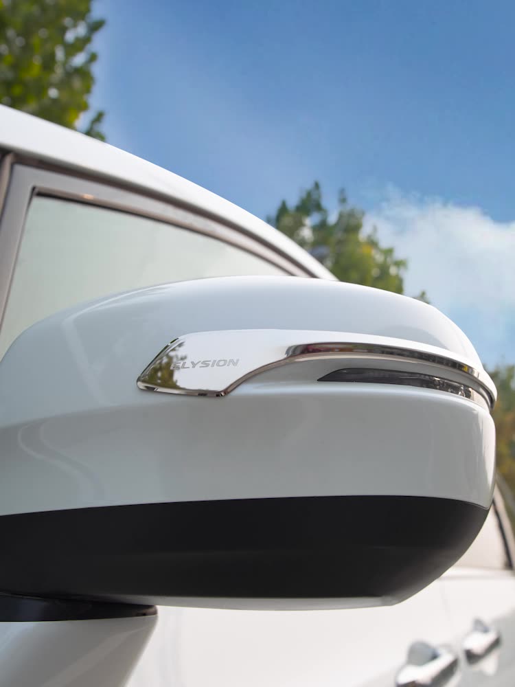 后视镜亮条的效率够你知道吗。发展车辆颜值的重大细节✨