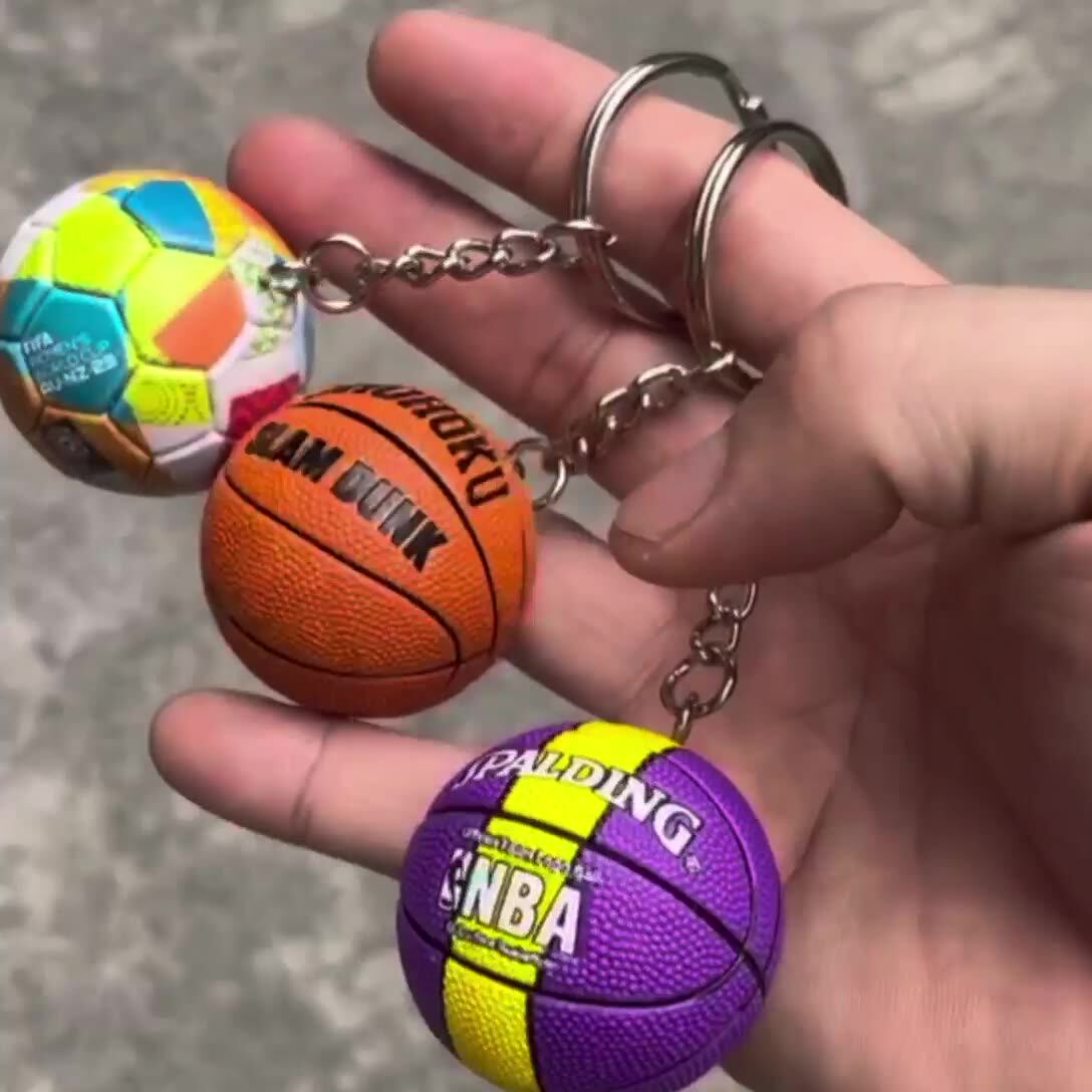 科比詹姆斯湖人火箭篮网乔丹勇士湖人篮球纪念品手工模型钥匙扣