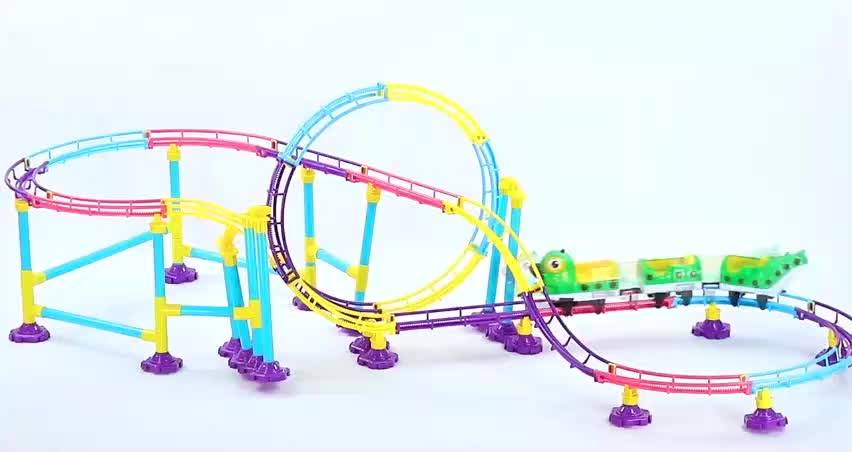 电池操作的轨道过山车玩具的孩子