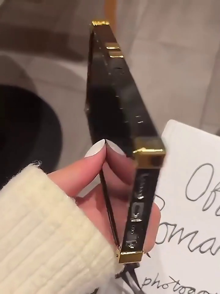 背老花手机壳出门后，整条街的潮人都问我链接