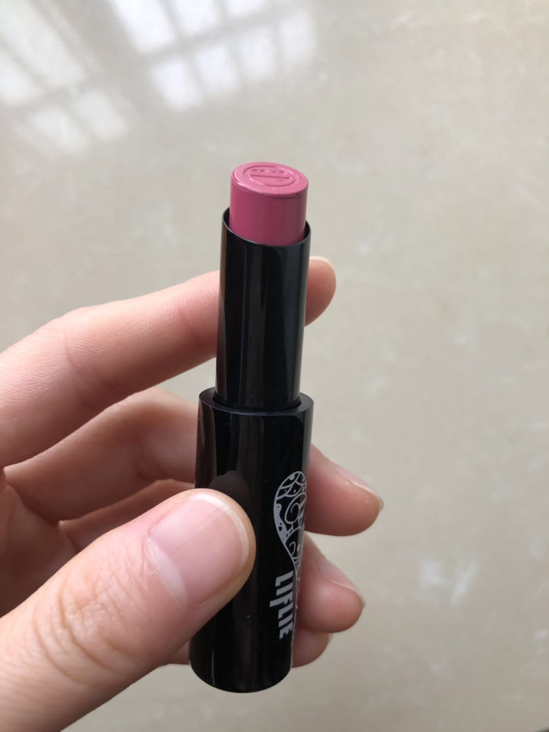 爱豆粉色系LIFLIE燃色表情丝绒唇膏试色_in榜 爱豆粉色系LIFLIE燃色表情丝绒唇膏试色