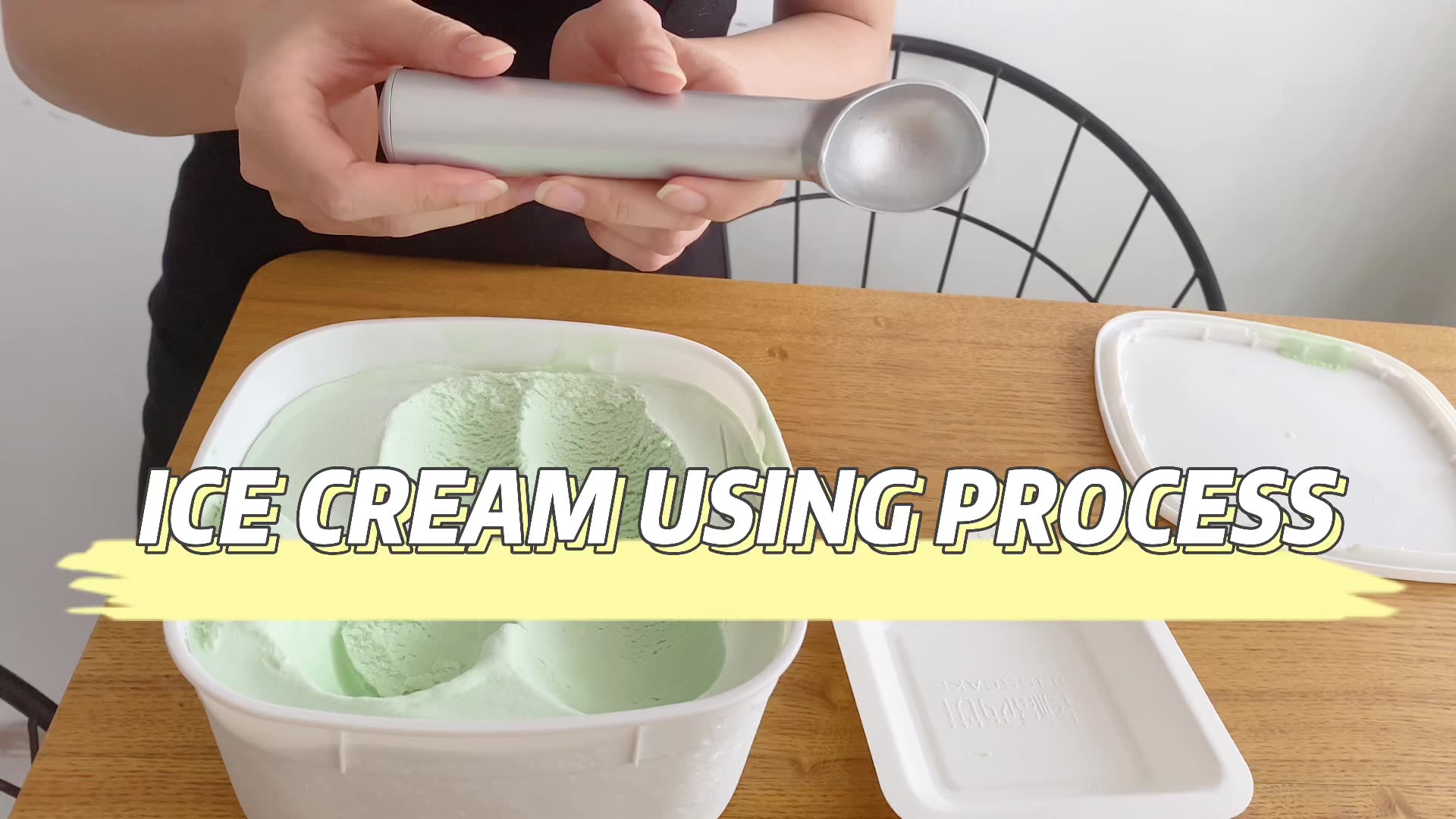 small and large scooper with trigger stainless steel ice cream