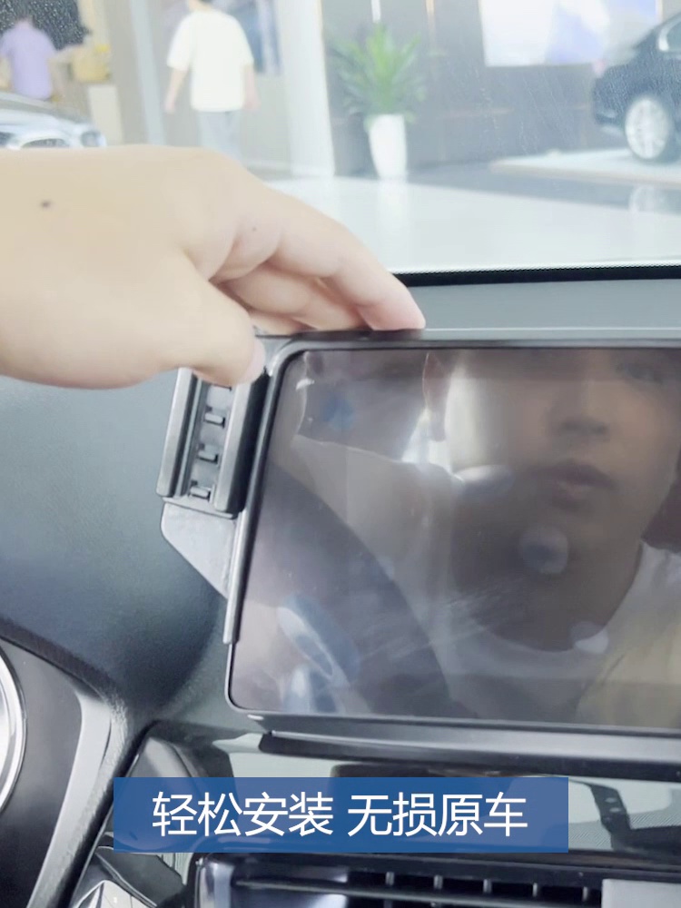 李女士自驾川藏线、宝马移动器材支架成救命神器