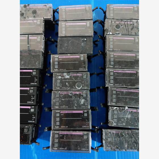 Keyence AP-V85W 페인트가있는 중고 그런지 패널 Keyence AP-V85W 페인트가있는 중고 그런지 패널