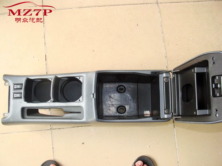 Toyota Camry 97 tay vịn nhập khẩu phụ kiện nội thất phế liệu phụ tùng xe hơi tay vịn hộp phụ tùng