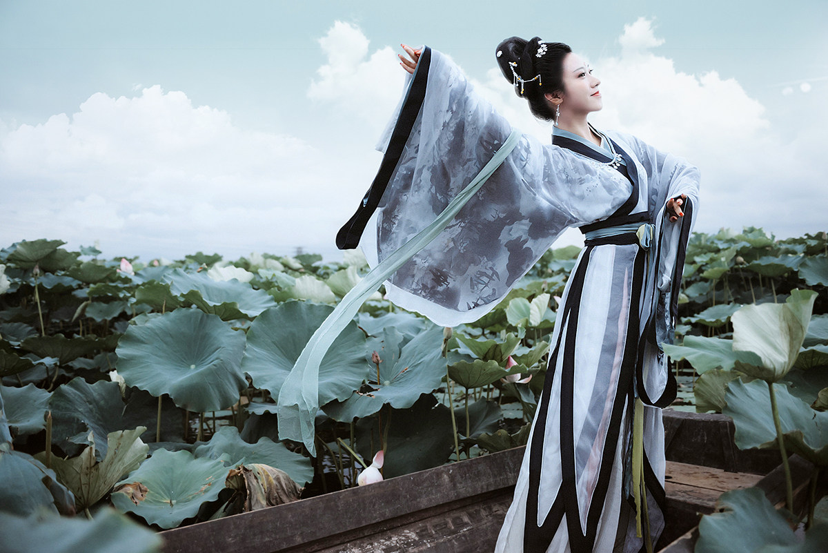 仙剑情缘.墨菡萏图】女装汉服 杂裾袍 深衣 全套真丝