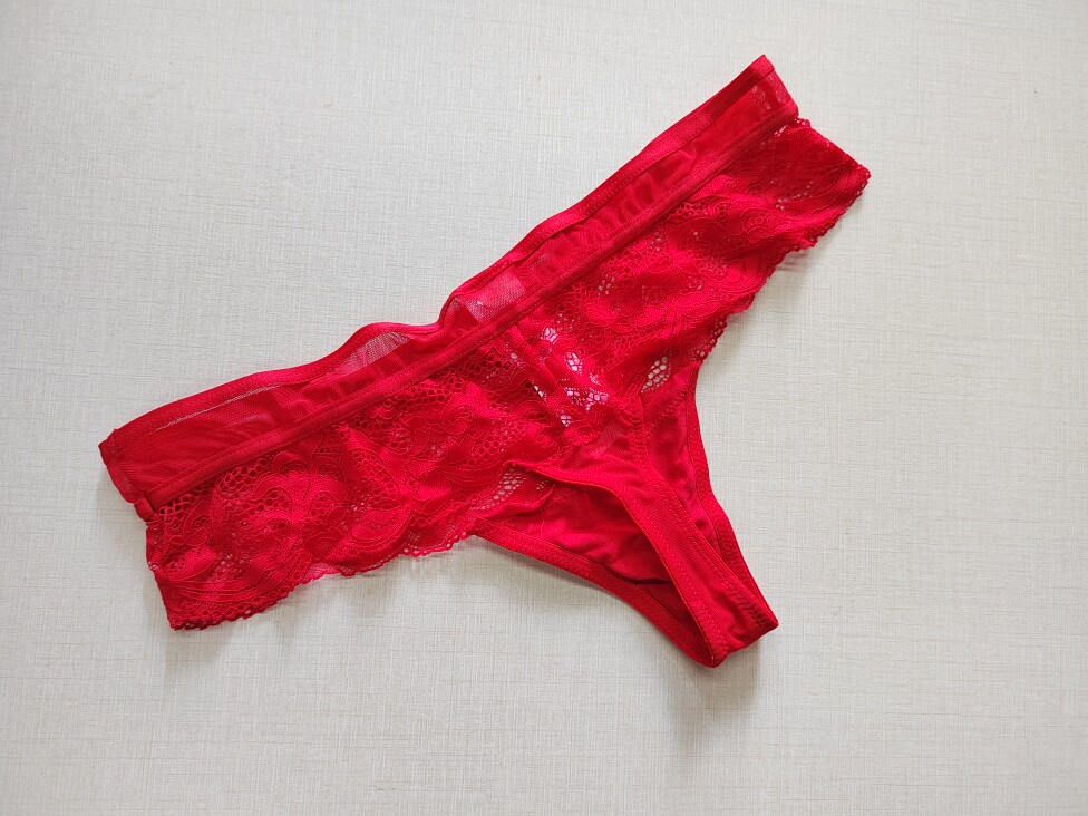 荷兰hk女士内裤 低腰t裤 性感蕾丝丁字裤 红色 m