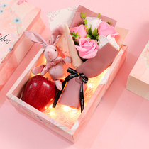 Valentines Day to send male and female friends teachers and classmates Christmas chocolate scarf creative gift shaking style heart gift